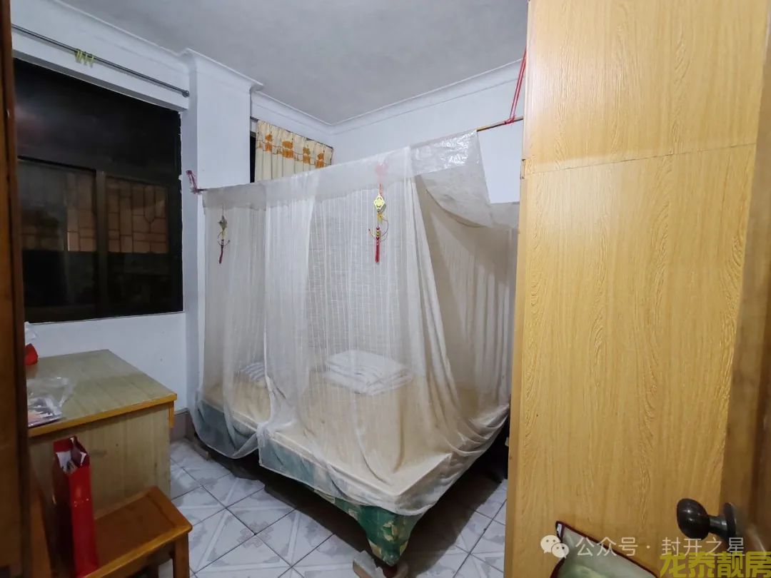 老城区中心市场附近  80方 3房  步梯2楼