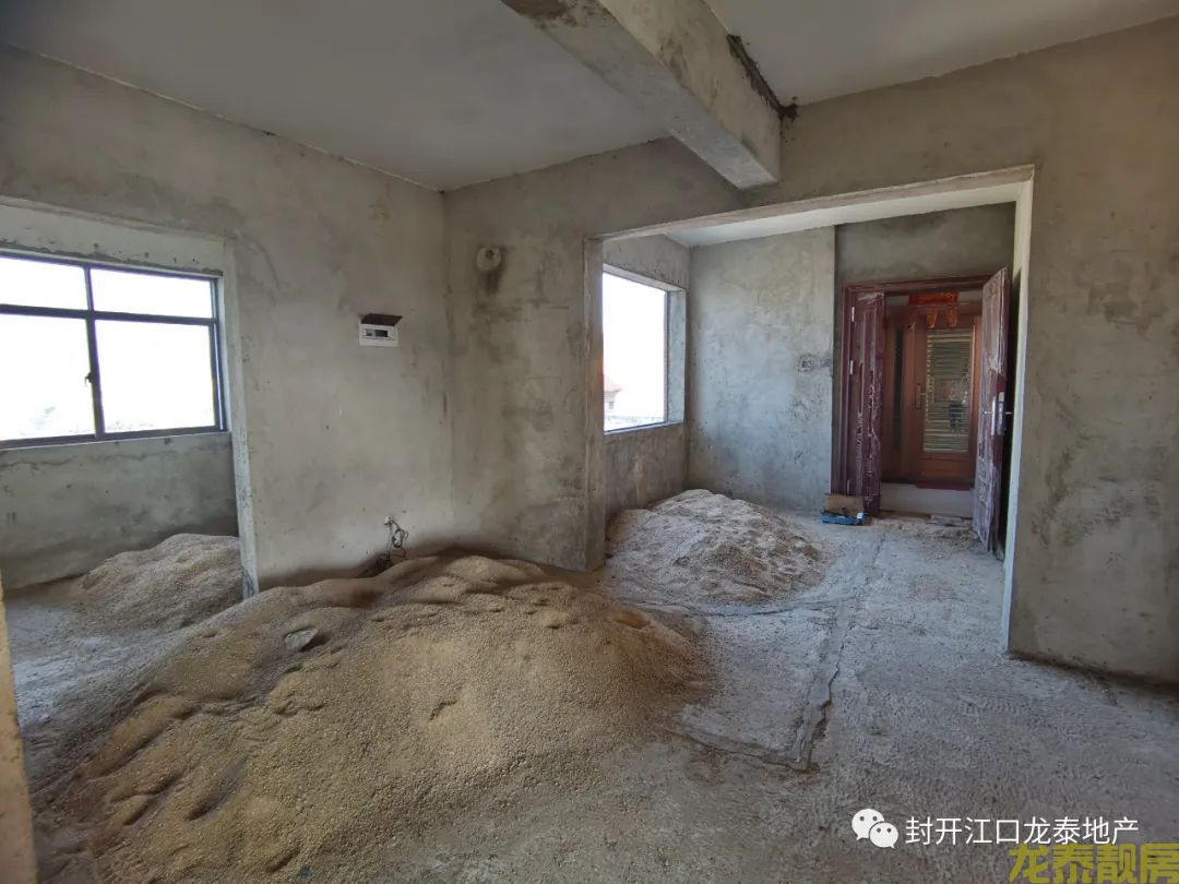 香槟一号南向电梯毛坯8楼