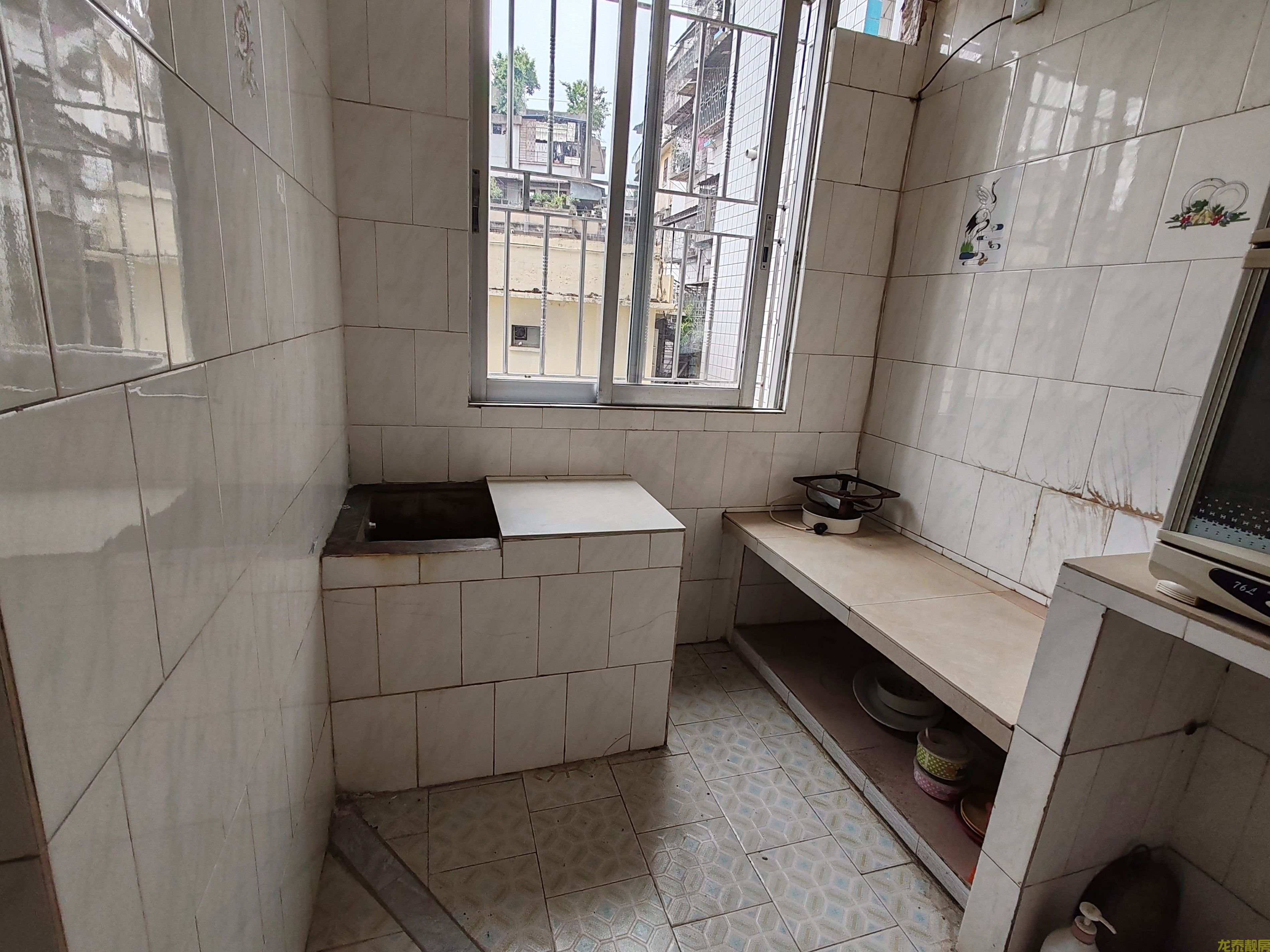 一小旁学区房步梯三楼