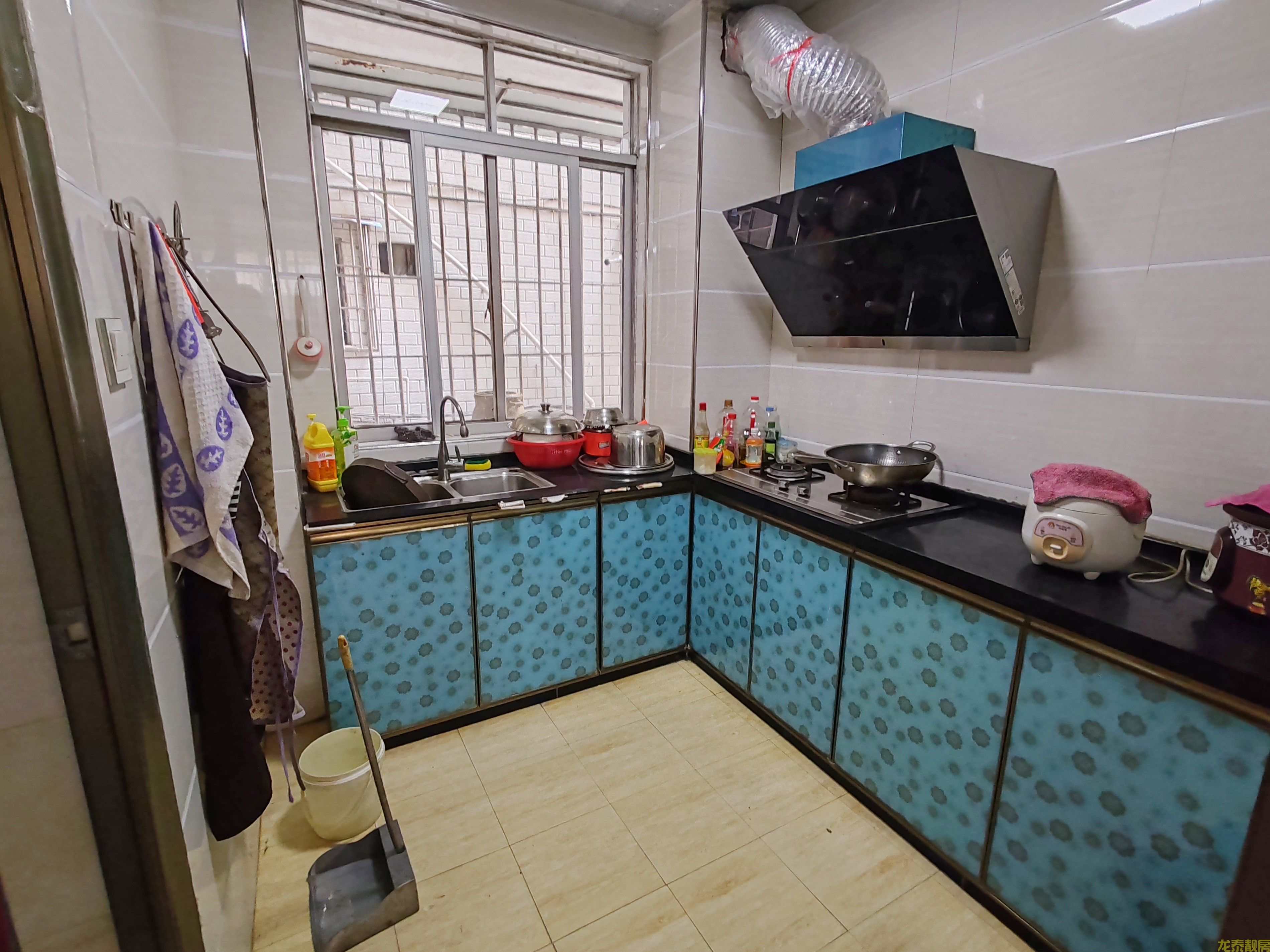 青果场龙山路步梯2楼