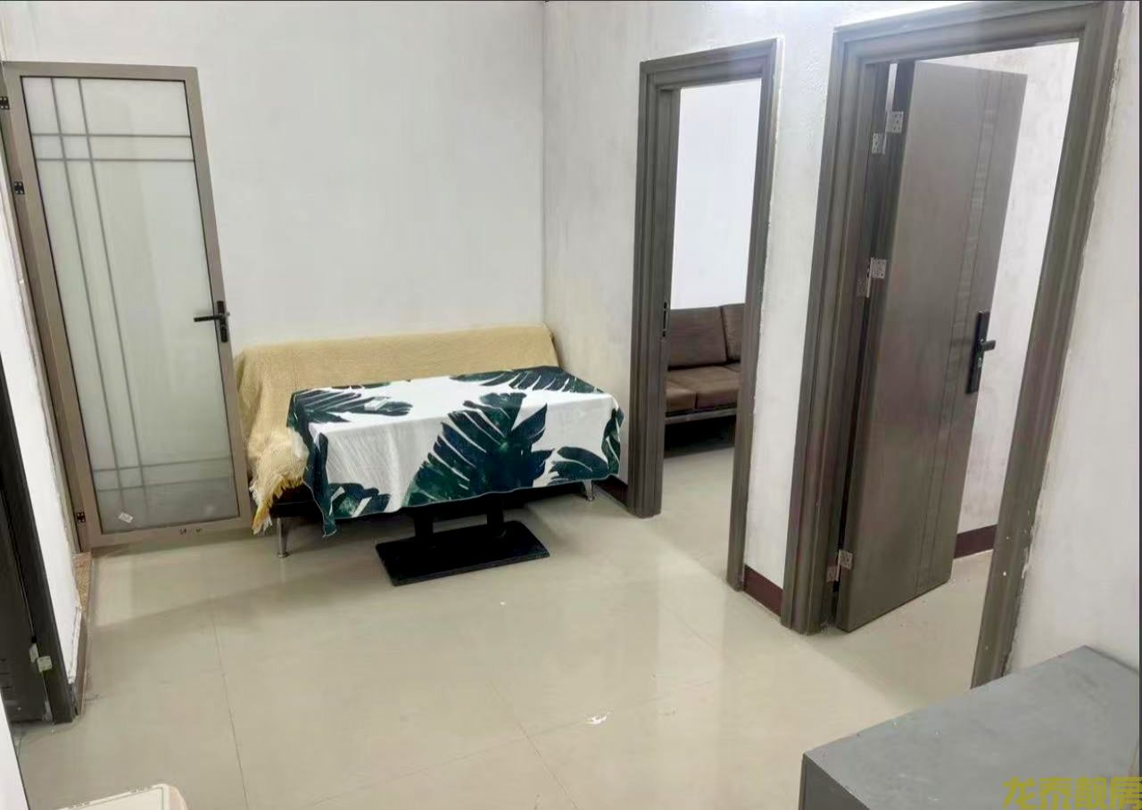 广信门旁边步梯三楼三房