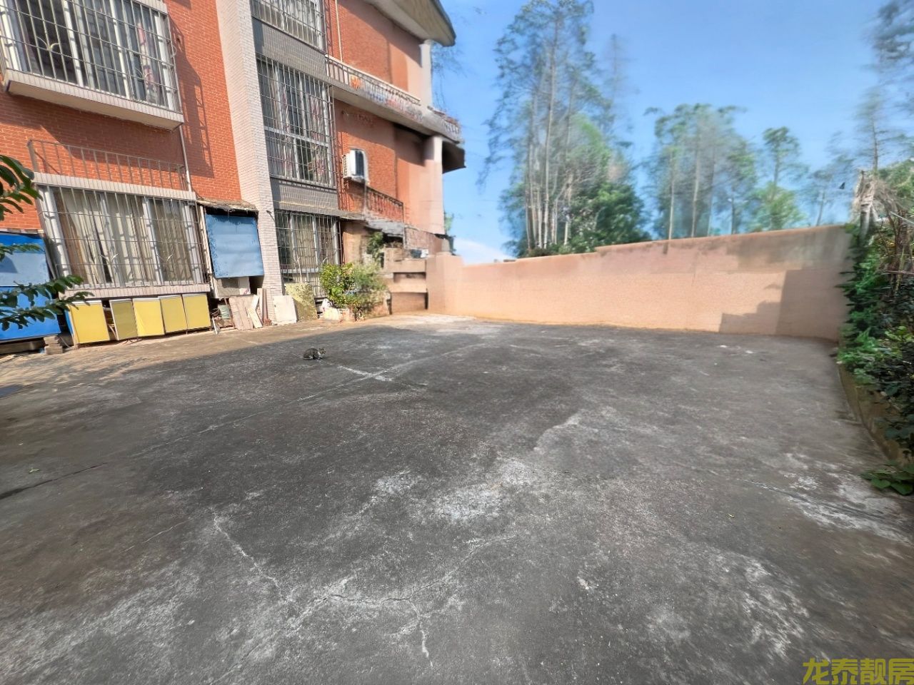 广信新城步梯黄金楼层送150平大露台