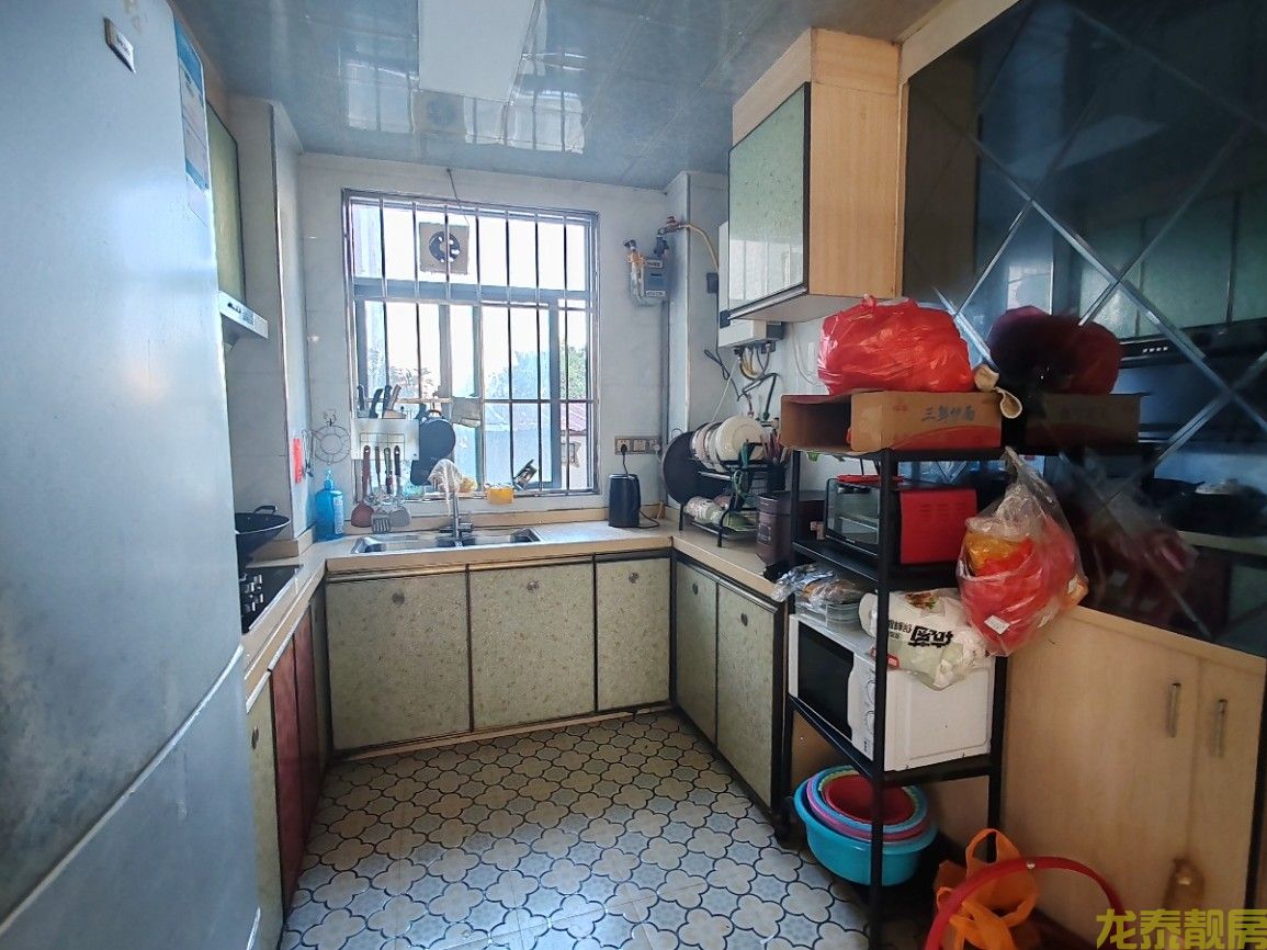 香槟壹号电梯南北对流精装三房送家私家电