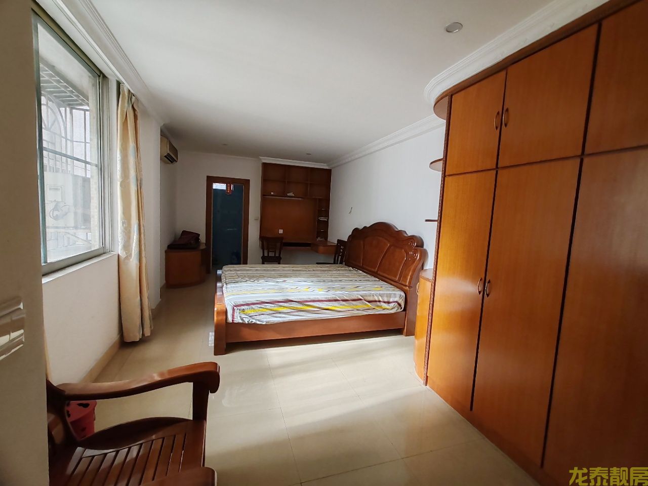 老城区繁华地段旧武装部，二小旁步梯四房