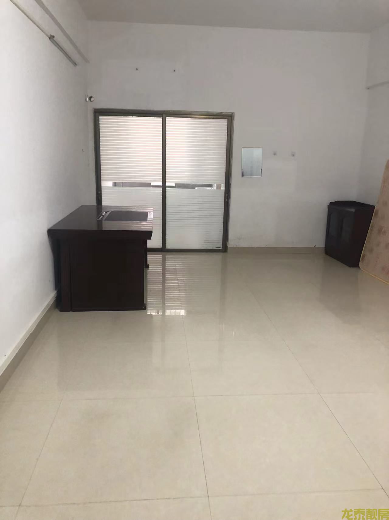 人才公寓单间带租出售